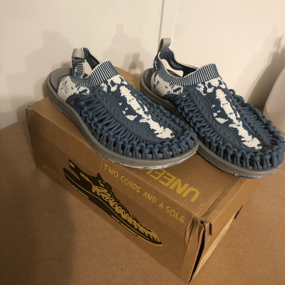 Keen sandals/water shoe